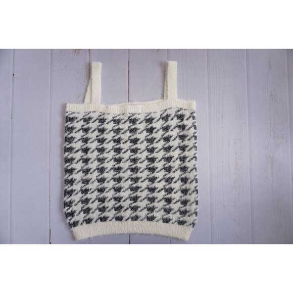 Willow & Wind Fuzzy Houndstooth Tank Sweater, Size M - Picture 5 of 5